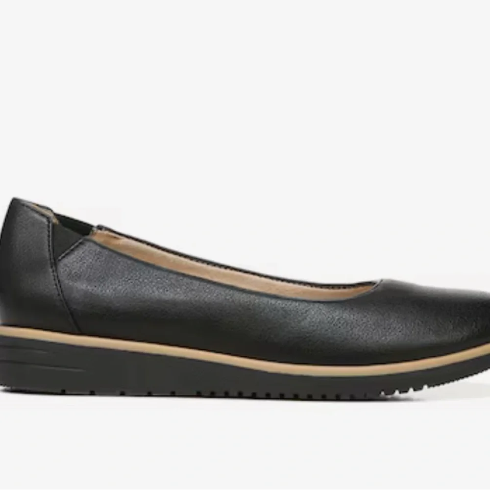 Naturalizer Black Leather Loafers - Picture 2 of 8